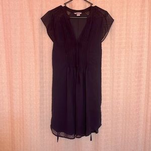 Dark blue business casual dress textured with dots and tie